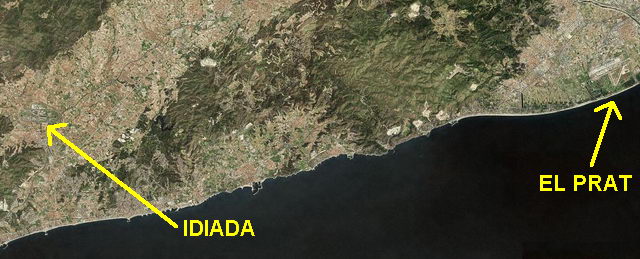Imatge de satèl·lit on es pot veure la ubicació de l'aeroport del Prat i la ubicació proposada per un nou aeroport al Penedès (Setembre de 2007)